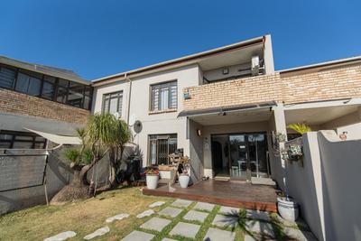 Townhouse For Sale in Port Elizabeth, Port Elizabeth