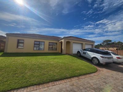Townhouse For Rent in Lorraine, Port Elizabeth