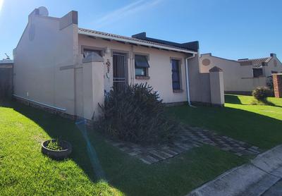 Townhouse For Sale in Kabega Park, Port Elizabeth