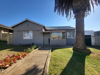 House For Sale in Steytler , Port Elizabeth