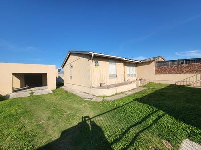 Semi-detached For Sale in Young Park, port elizabeth